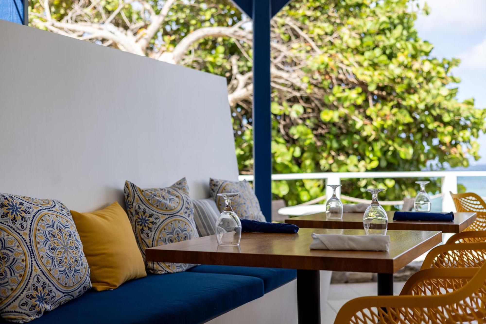 Sebastian'S On The Beach Hotel Freshwater Pond Bagian luar foto