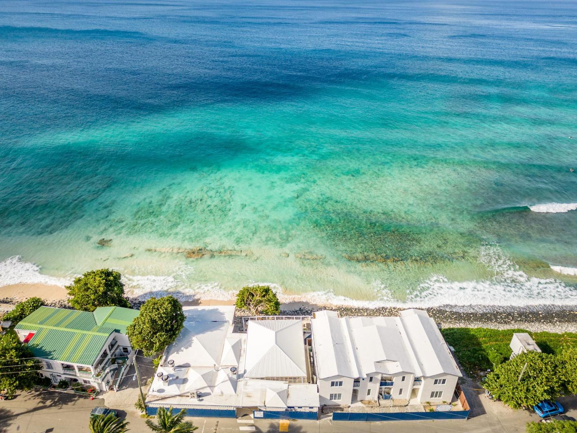 Sebastian'S On The Beach Hotel Freshwater Pond Bagian luar foto