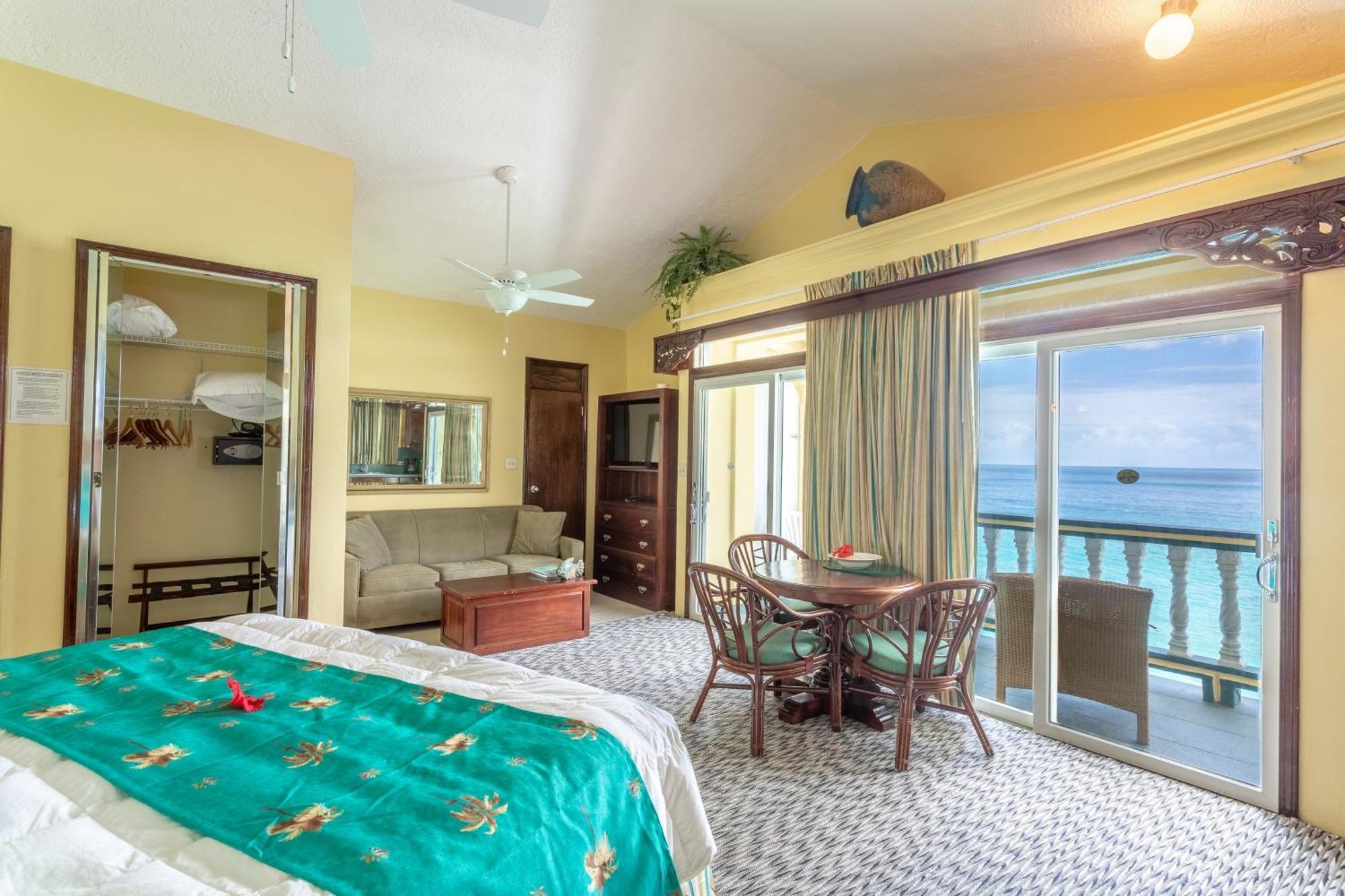 Sebastian'S On The Beach Hotel Freshwater Pond Bagian luar foto