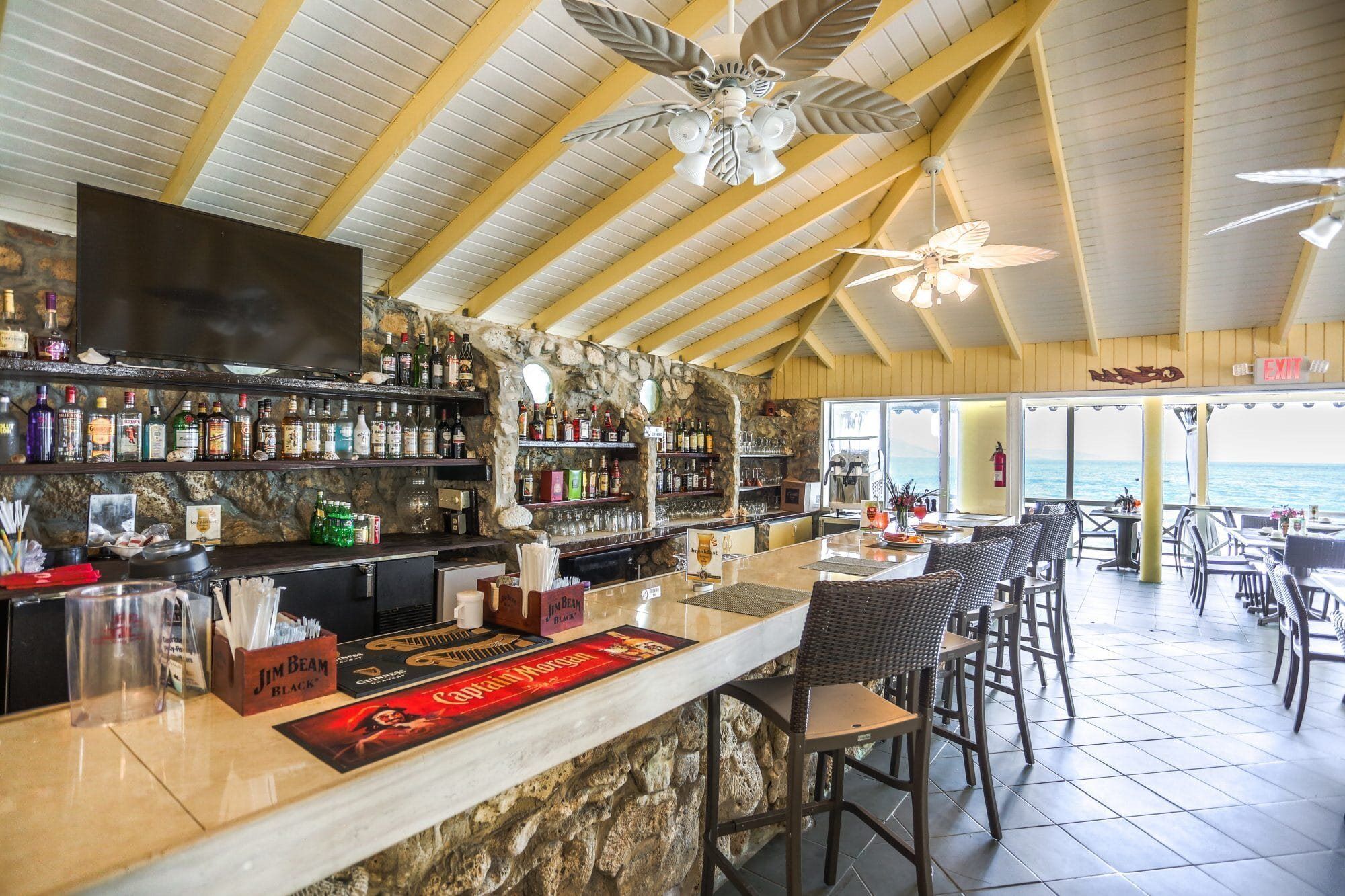 Sebastian'S On The Beach Hotel Freshwater Pond Bagian luar foto
